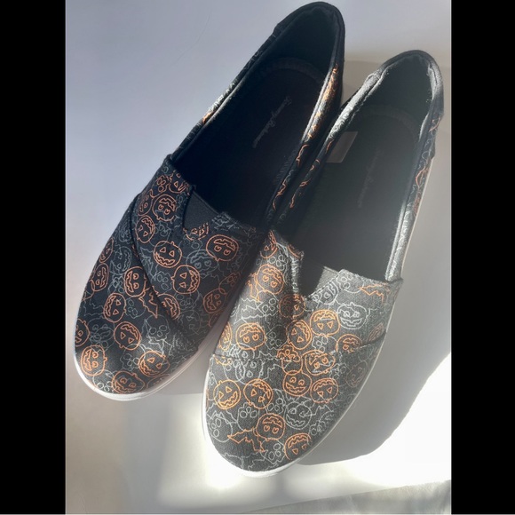 Tommy Bahama Halloween Slip-On (Glow in the Dark!) - Picture 3 of 5